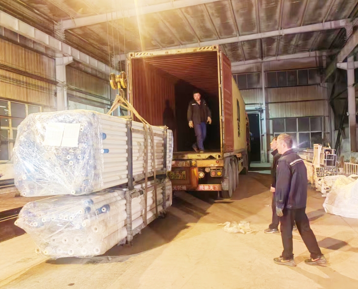 出口網架集裝箱發(fā)貨中